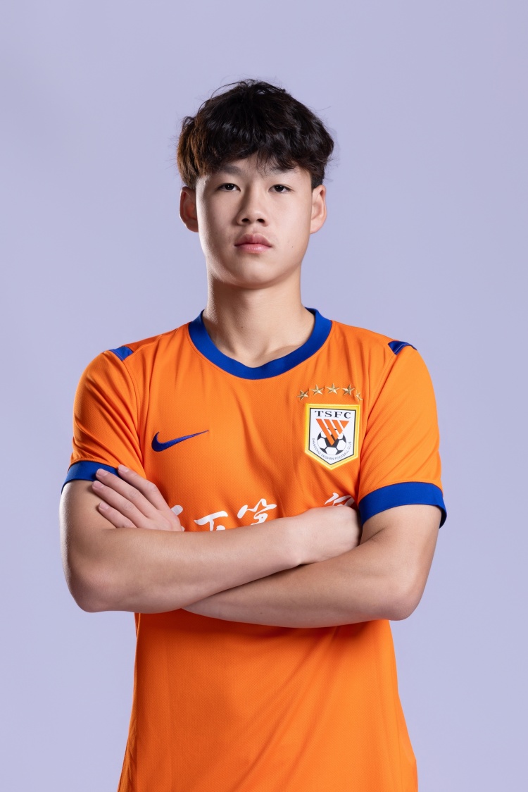 体育直播吧-U17国足队长李钧鹏代表泰山B队登场，完成个人中乙联赛首秀